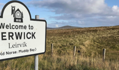 Sign Welcome to Lervick